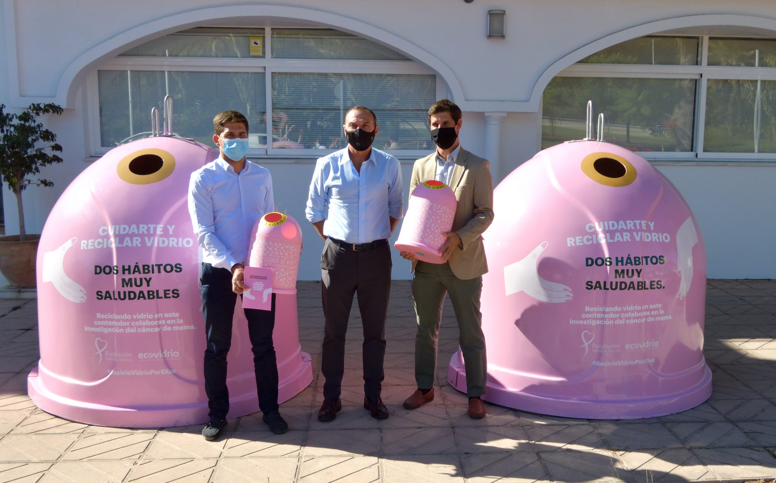 La Mancomunidad de Municipios de la Costa del Sol Occidental y Ecovidrio presentan la campaña solidaria ‘Recicla Vidrio por ellas’ con motivo del Día Mundial del Cáncer de Mama