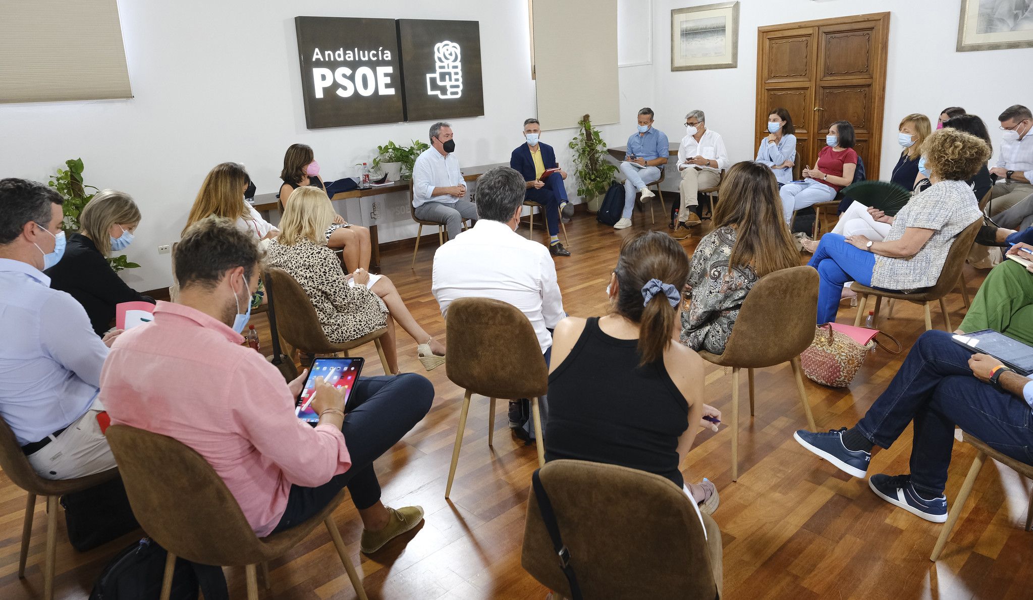 Juan Espadas, recuerda su compromiso a escuchar a la sociedad andaluza, sintonizar con sus preocupaciones y recoger sus demandas