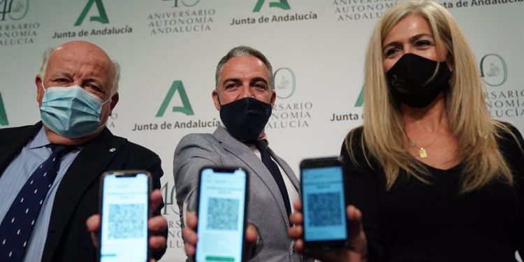 La Junta y la Justicia se enredan sobre la obligación del pasaporte Covid para entrar en hospitales y residencias