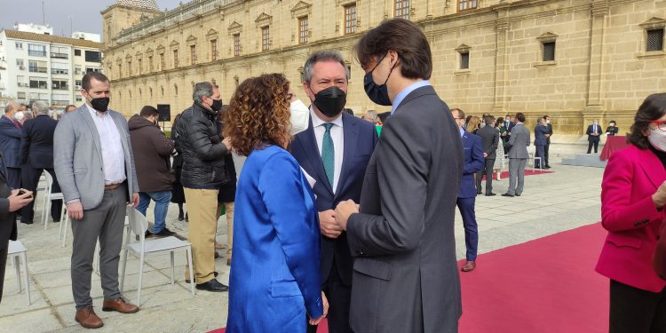 Espadas avisa de que Moreno Bonilla «no hace ascos» a la ultraderecha