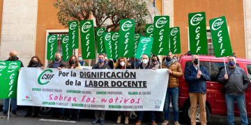 CSIF volverá a concentrarse el 23 de febrero «por la dignificación del profesorado» y seguirá en la calle “hasta que la Junta muestre un cambio de rumbo”