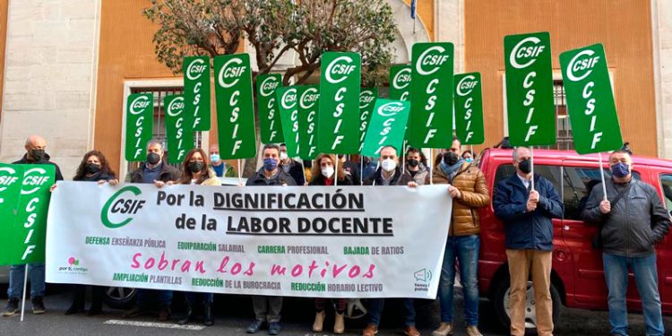 CSIF volverá a concentrarse el 23 de febrero «por la dignificación del profesorado» y seguirá en la calle “hasta que la Junta muestre un cambio de rumbo”