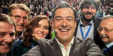 Juanma Moreno, de perfil frente a la crisis del Partido Popular, dispensa más incógnitas