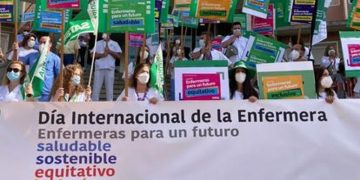 Los enfermeros salen a la calle para reivindicar su valía y reclamar derechos