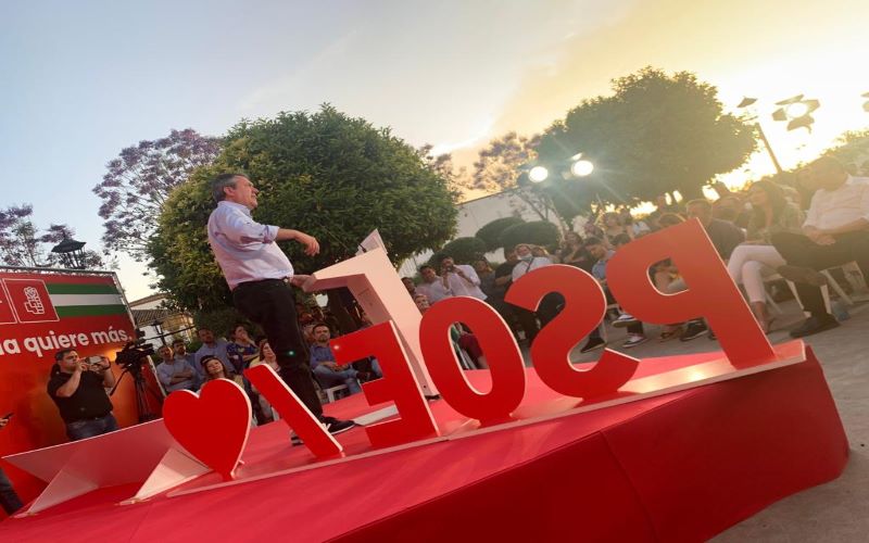 Espadas alerta que Juanma Moreno «baja impuestos a los ricos para cargarse la sanidad pública»