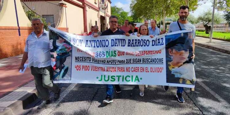 manifestacion familia menor desaparecido moron de la frontera