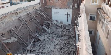 Cae el techo de la Iglesia del colegio de Las Esclavas en Cádiz sin causar daños personales