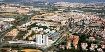 Los presupuestos de Juanma Moreno dejan sin tranvía a toda la comarca del Aljarafe