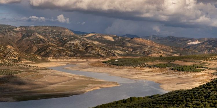 Moreno Bonilla sigue sin aclarar qué obras está haciendo contra la sequía