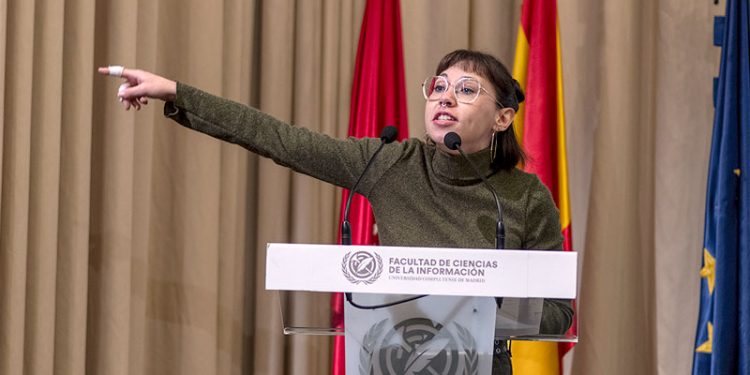 “Ayuso, pepera, los ilustres están fuera”