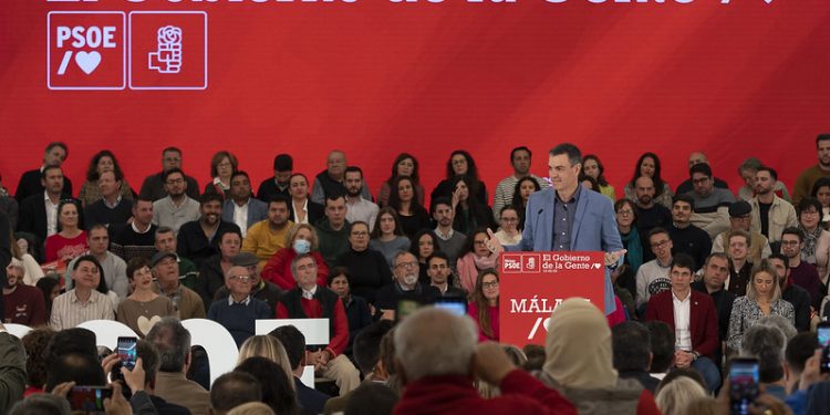 Pedro Sánchez defiende la sanidad pública frente al modelo de Juanma Moreno y el PP