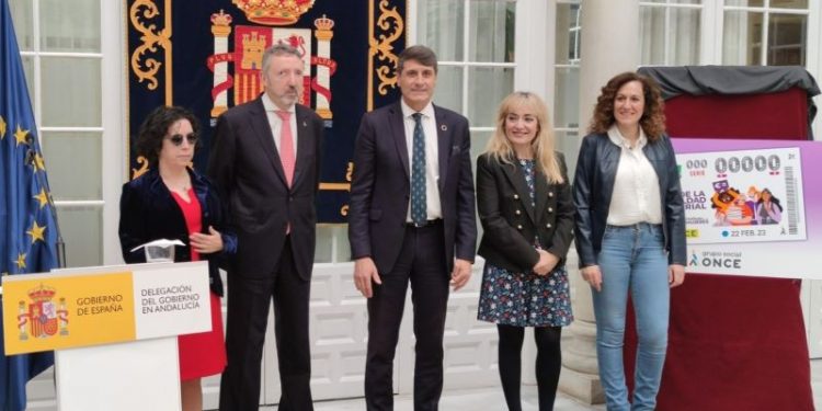 UGT y CCOO acusan al Gobierno de Juanma Moreno del ‘debilitamiento’ de los servicios públicos
