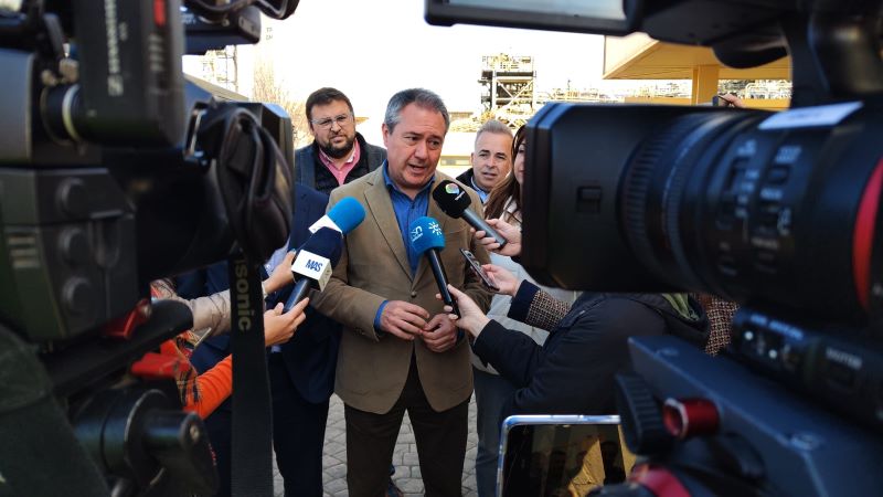 Espadas critica el ‘llamativo interés’ de Juanma Moreno en defender a las grandes fortunas