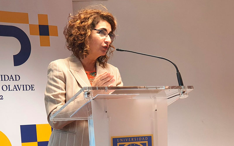 Montero apunta que la Junta de Andalucía debe «ponerse las pilas» con los fondos UE y renunciar a «privatizar» sanidad y universidades