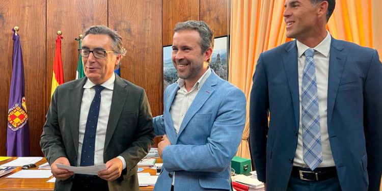 El Ayuntamiento colaborará en la selección del personal del Jaén Plaza, que abrirá el 26 de mayo 