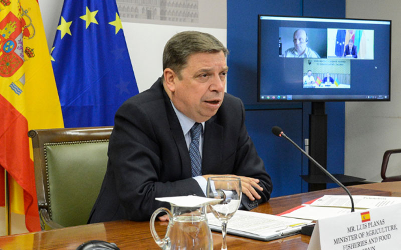 Planas solicita a Bruselas «un paso adelante» para activar la reserva agrícola por la sequía