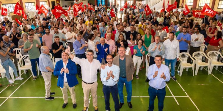 Patxi López defiende que el Gobierno de Sánchez aporta “dignidad” a la gente mientras Moreno “los deriva a la sanidad privada”