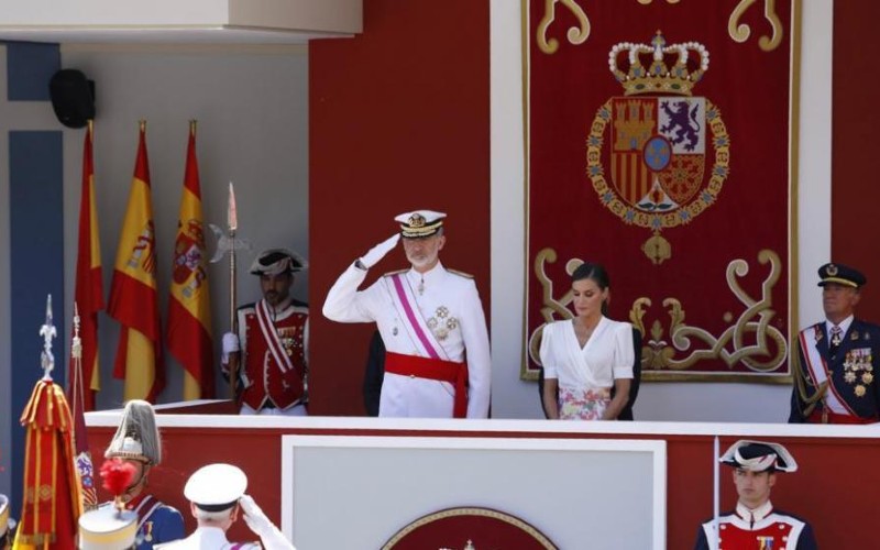 Baño de masas de las Fuerzas Armadas en Granada