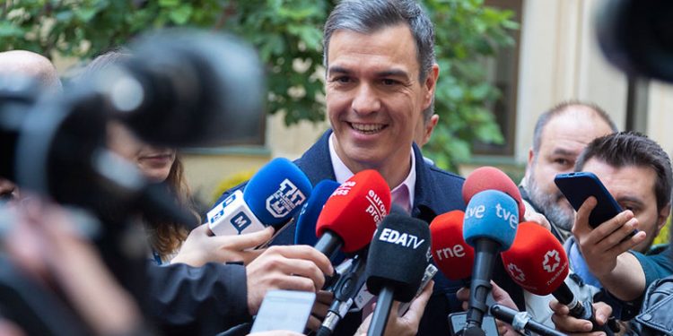 Sánchez reta a Feijóo para que sean “las elecciones de los debates democráticos”