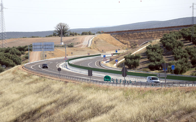 “La A-32 tiene sello socialista y sólo avanzará con el PSOE”