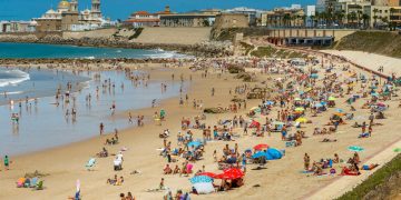 Las playas de Cádiz, sin duchas desde este lunes