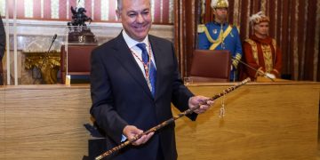 El alcalde de Sevilla da marcha atrás en su intención de nombrar a un segundo secretario y relegar al actual