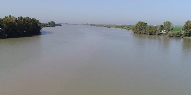 Sigue la búsqueda de un desaparecido en el Guadalquivir a la altura de Lebrija