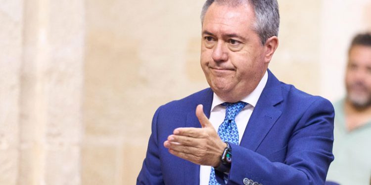 Espadas acusa a Moreno Bonilla de “ocultar” las listas de espera de la sanidad