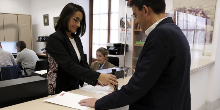 Jiménez insta a Moreno a tener los “arrestos” necesarios para enfrentarse a Feijóo y Ayuso