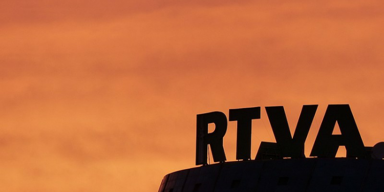 Edificio RTVA atardecer