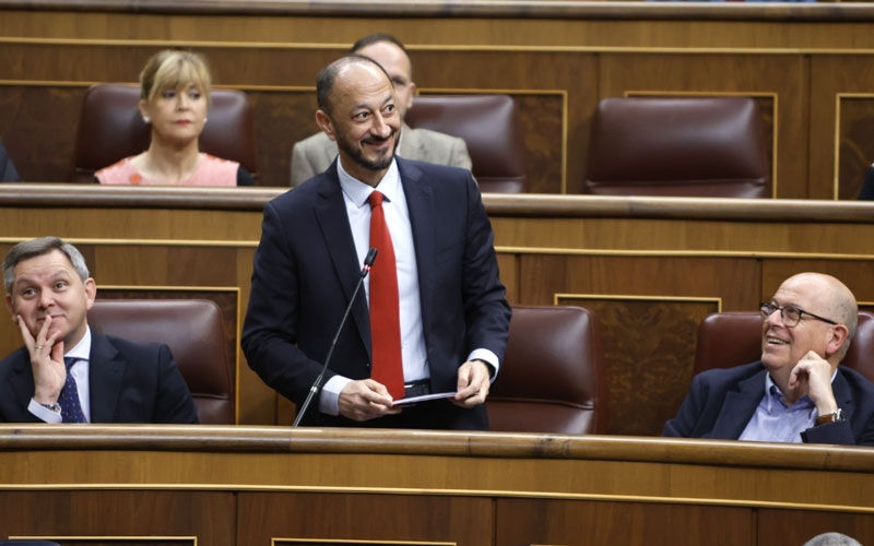 Gómez de Celis califica de «un nuevo dislate» del alcalde de Sevilla la «ocurrencia de cerrar y privatizar la Plaza de España»