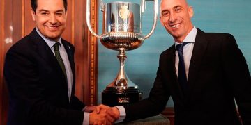 Exigen explicaciones a Juanma Moreno por los fondos de las obras en La Cartuja que desvió de las guarderías