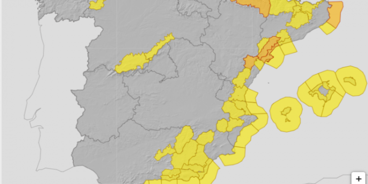 Los avisos meteorológicos por viento y oleaje se activan en la zona este de Andalucía
