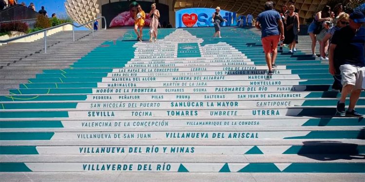 La provincia de Sevilla se ‘instala’ en las escaleras de Las Setas