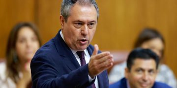 Espadas afea a Juanma Moreno que utilice «bulos» contra Begoña Gómez