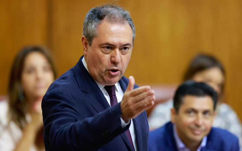 Espadas afea a Juanma Moreno que utilice «bulos» contra Begoña Gómez