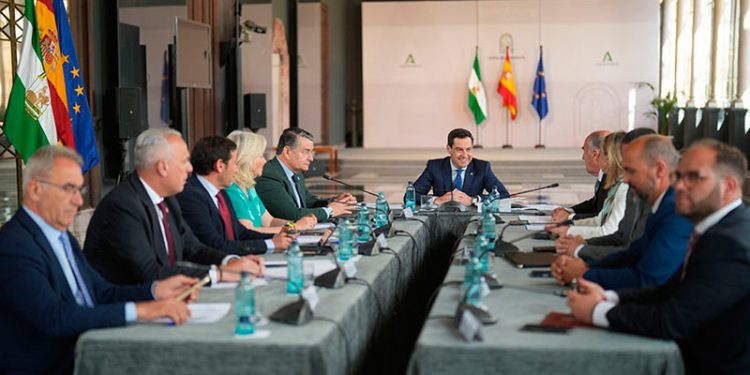 Alcaldes del Campo de Gibraltar se reúnen con Moreno Bonilla