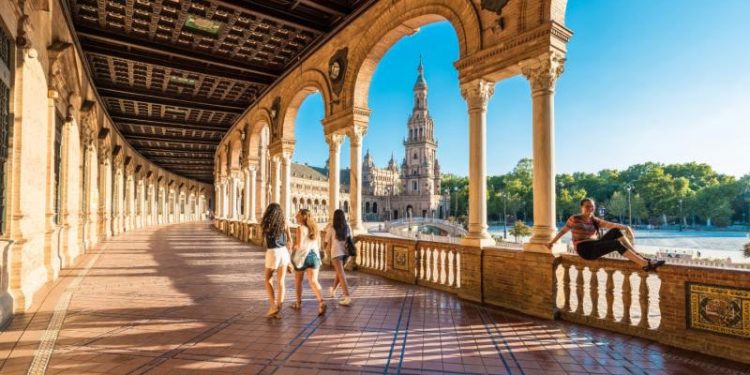 Andalucía recibe 6,3 millones de turistas en el primer semestre de 2024