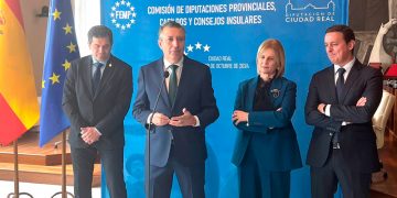 Fernández enfatiza el papel «clave» de las diputaciones y pide recursos del Estado y de las comunidades